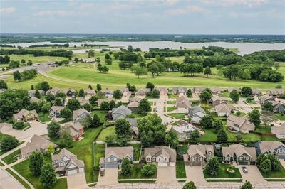 /international/us/18109-guinevere-court-smithville-mo-110108196374/