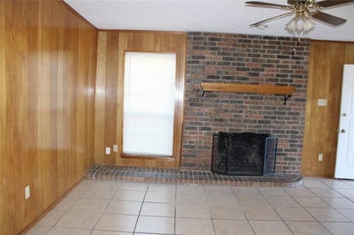 /international/us/613-renfro-street-burleson-tx-110105002441/