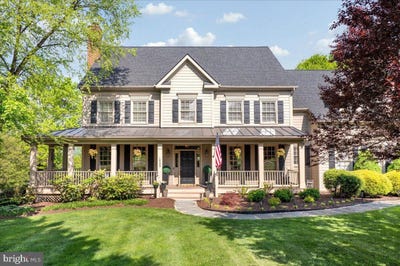 /international/us/18290-turnberry-drive-round-hill-va-110108338645/