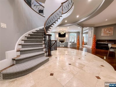 /international/us/114-bellaire-drive-demarest-nj-110105953948/