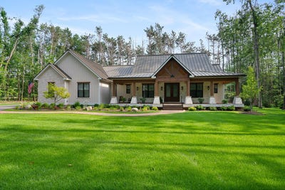 /international/us/573-eastwind-drive-harbor-springs-mi-110101138544/