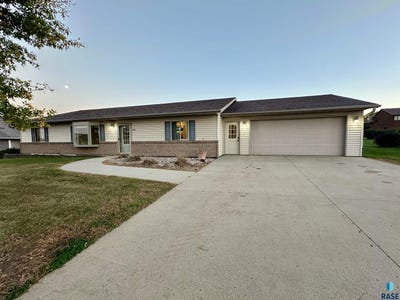 /international/us/106-e-christensen-dr-luverne-mn-110102735060/