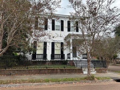 /international/us/621-washington-street-natchez-ms-110120805049/