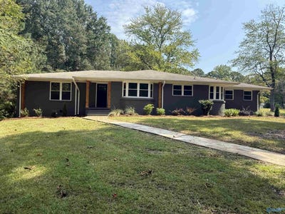 /international/us/403-lakewood-drive-rainbow-city-al-110119944262/