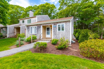 /international/us/234-seaward-bend-falmouth-ma-110108342768/