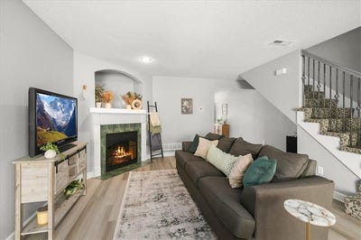 /international/us/904-sw-peach-tree-lane-blue-springs-mo-110120746353/