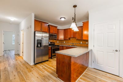/international/us/975-main-street-farmingdale-ny-110107961943/