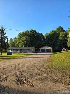 /international/us/3712-e-26th-road-chatham-mi-110107014682/