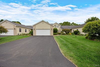 /international/us/206-falling-brook-fayetteville-ny-110108819565/