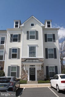 /international/us/7452-riding-meadow-way-manassas-va-110108506401/