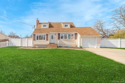 /international/us/385-irving-street-central-islip-ny-110106716751/