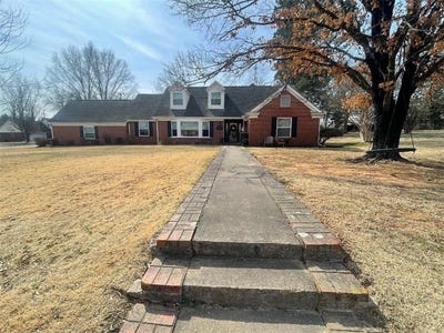 /international/us/101-s-circle-drive-clarksville-ar-110105971493/