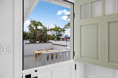 /international/us/226-la-jolla-newport-beach-ca-110107654840/