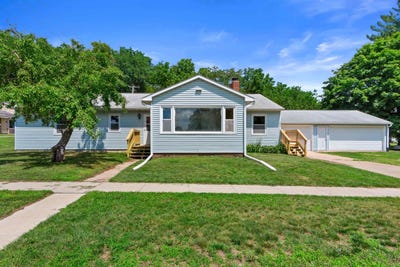 /international/us/202-w-5th-street-necedah-wi-110100685667/?lang=en