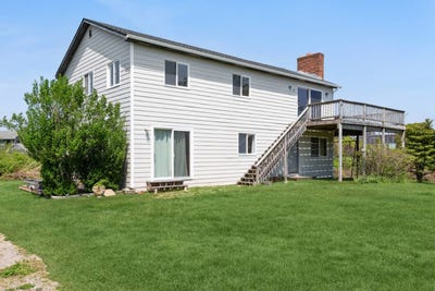/international/us/17-gates-ave-montauk-ny-110108267993/