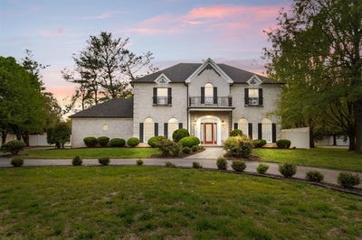 /international/us/2501-riverrun-cove-owensboro-ky-110099197048/