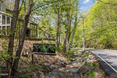 /international/us/1228-ski-mountain-road-gatlinburg-tn-110107204409/