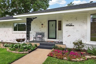 /international/us/1602-harrison-road-brenham-tx-110106363841/