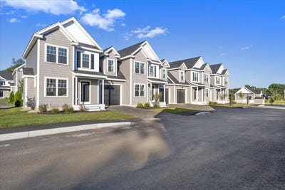 /international/us/25-regency-circle-kittery-me-110107402056/