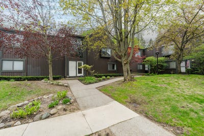 /international/us/114-lanark-court-kalamazoo-mi-110107572640/