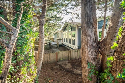 /international/us/2501-creekside-ln-northbend-or-110105735185/