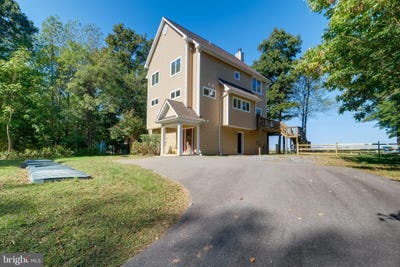/international/us/119-bald-eagle-drive-montross-va-110098488335/