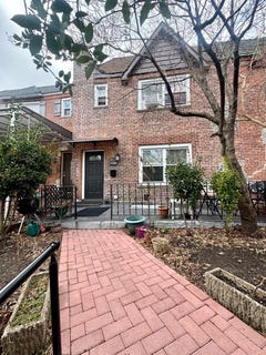 /international/us/48-38-61st-street-woodside-ny-110097361347/?lang=de