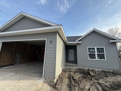 /international/us/403-e-larmon-street-tolono-il-110106000158/