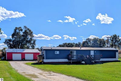 /international/us/7675-w-madison-road-elwell-mi-110120417284/