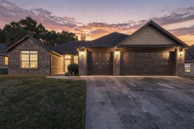 /international/us/198-stoney-pointe-drive-hollister-mo-110119627573/