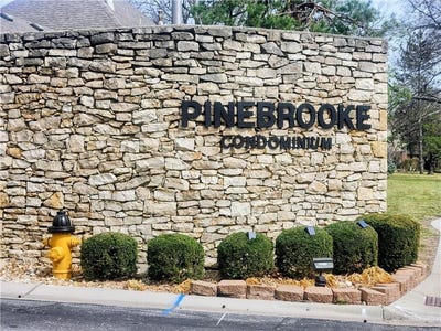 /international/us/10217-conser-street-overland-park-ks-110107312191/