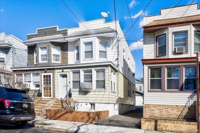 /international/us/7535-60th-place-glendale-ny-110106443965/