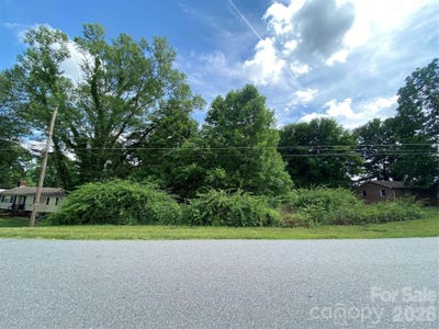/international/us/2061-colonial-lane-hickory-nc-110108383078/