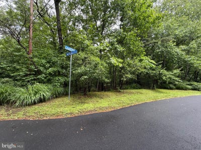 /international/us/2704-chariton-street-oakton-va-110107075309/