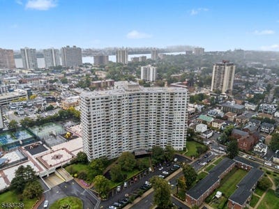 /international/us/2000-linwood-ave-fort-lee-boro-nj-110110381352/