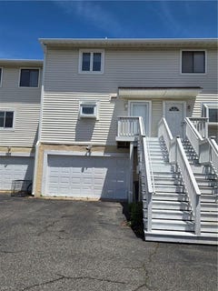 /international/us/12-cantamar-court-hampton-va-110107998199/