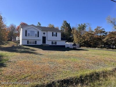 /international/us/216-center-drive-blakeslee-pa-110109991243/