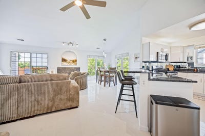 /international/us/1065-lakeland-drive-lake-geneva-wi-110100500188/