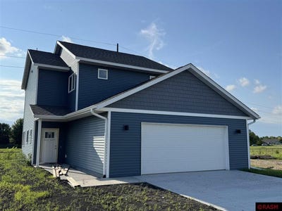 /international/us/1905-bluestem-drive-mankato-mn-110098583450/