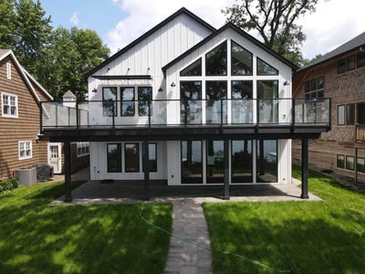 /international/us/2105-lakeshore-drive-okoboji-ia-110109069012/