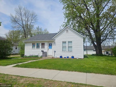 /international/us/240-2nd-street-se-milaca-mn-110109118454/