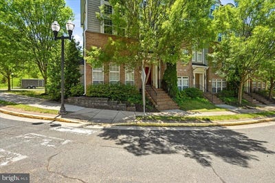 /international/us/14498-village-high-street-gainesville-va-110108581344/