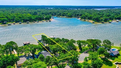 /international/us/113-crestwood-circle-enchanted-oaks-tx-110108544925/