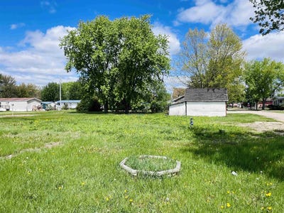 /international/us/601-exchange-street-blue-river-wi-110107894361/