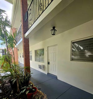 /international/us/3700-harrison-street-hollywood-fl-110106456019/
