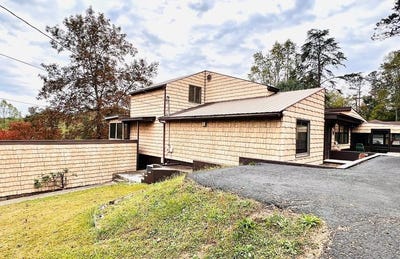 /international/us/124-blanton-drive-staffordsville-ky-110103167672/