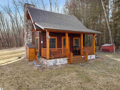 /international/us/3900-swaney-road-traverse-city-mi-110108653509/