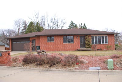 /international/us/105-bishop-avenue-laporte-city-ia-110106319458/