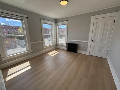 /international/us/162-front-street-exeter-nh-110107844158/