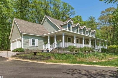/international/us/8745-wheeler-oaks-drive-williamsburg-mi-110108613018/